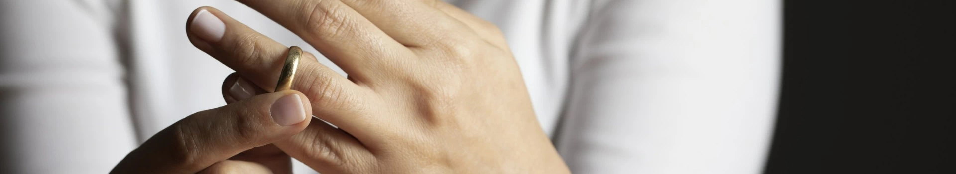 zdejmowanie obrączki