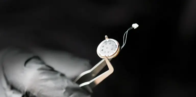 podsłuch w&nbsp;zegarku